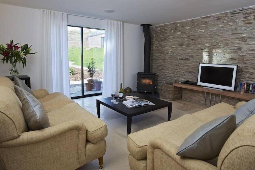THE MILKING SHED, pet friendly, luxury holiday cottage in Bantham