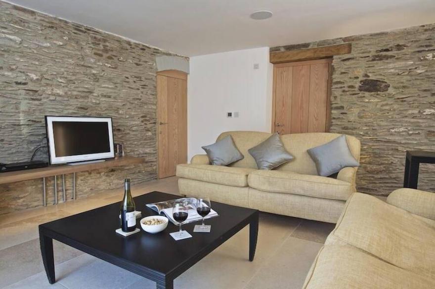 THE MILKING SHED, pet friendly, luxury holiday cottage in Bantham