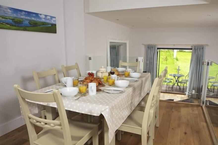 3 EDDYSTONE ROW, family friendly, with a garden in Salcombe