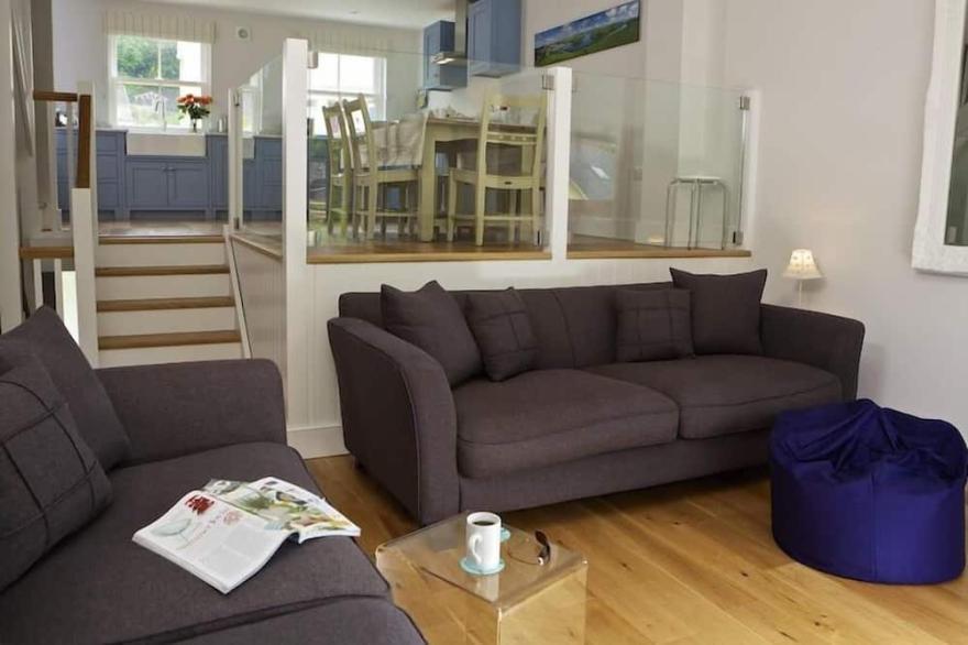 3 EDDYSTONE ROW, family friendly, with a garden in Salcombe