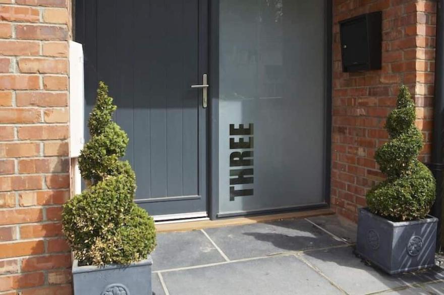 3 EDDYSTONE ROW, family friendly, with a garden in Salcombe