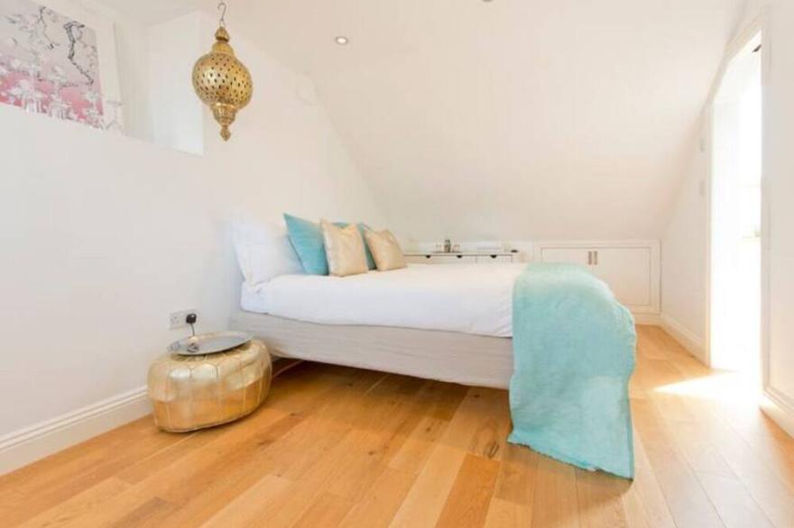 4 Storey townhouse in iconic street - with cinema!