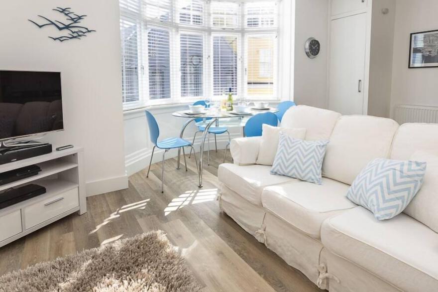 THE APARTMENT, NEWCOMEN ROAD, family friendly in Dartmouth