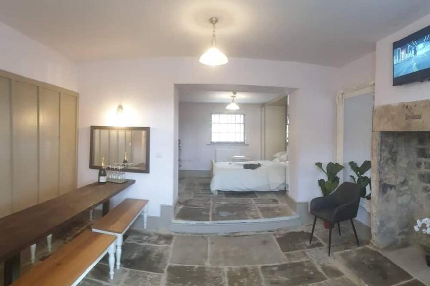 PEMBERTON - Suite in Canalside Guesthouse