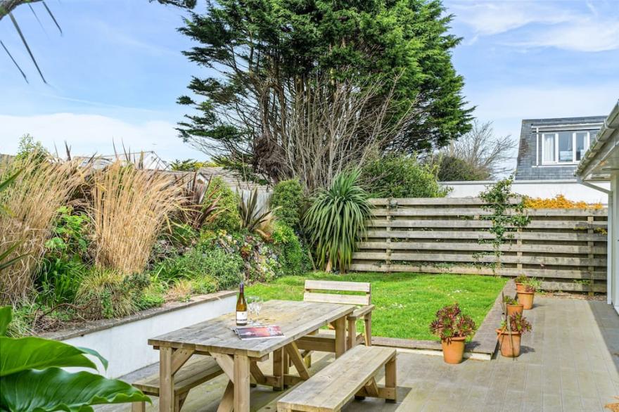This spacious, detached holiday home is just a short walk from the beach.