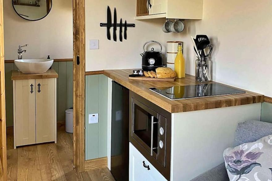King Glamping Hut for two!