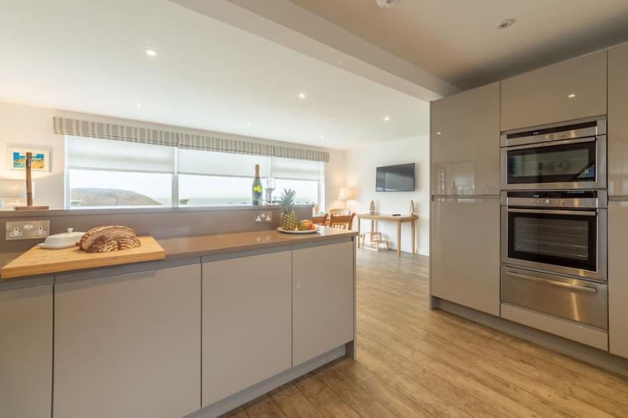 With uninterrupted sea views, this property enjoys a superb hillside position.