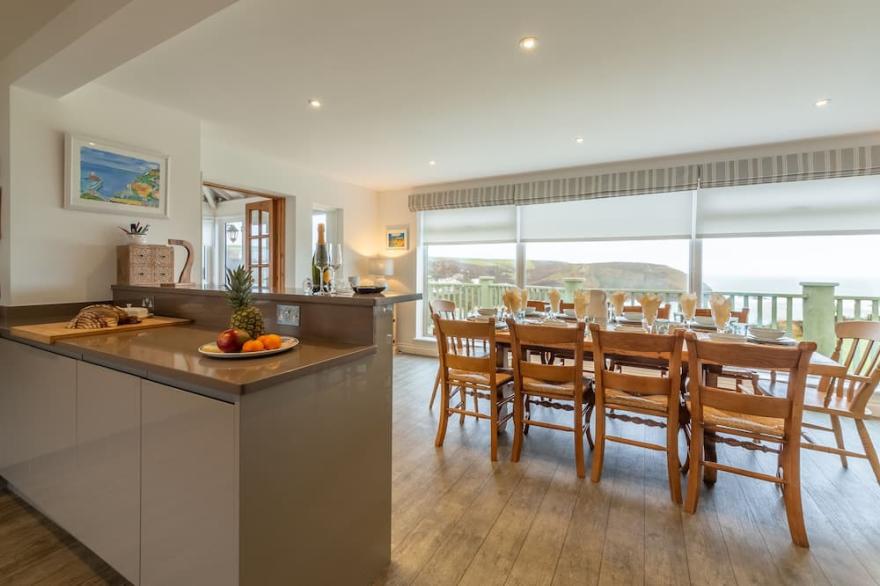 With uninterrupted sea views, this property enjoys a superb hillside position.