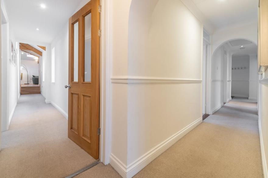 With uninterrupted sea views, this property enjoys a superb hillside position.