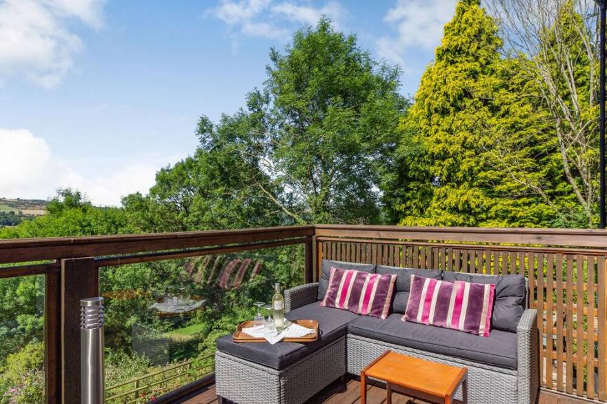 SYCAMORE COTTAGE, pet friendly, with open fire in Darley Dale
