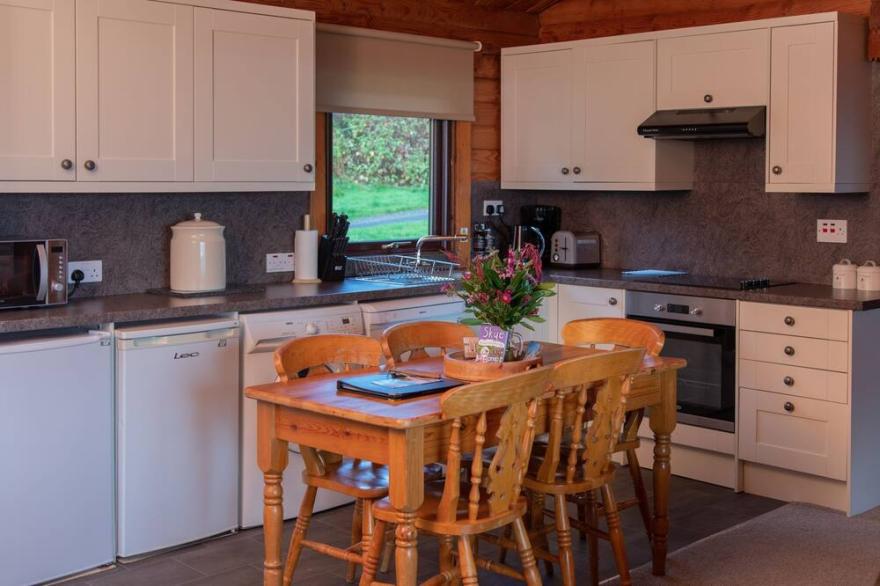 Glengarry Lodge  -  a cabin that sleeps 5 guests  in 3 bedrooms