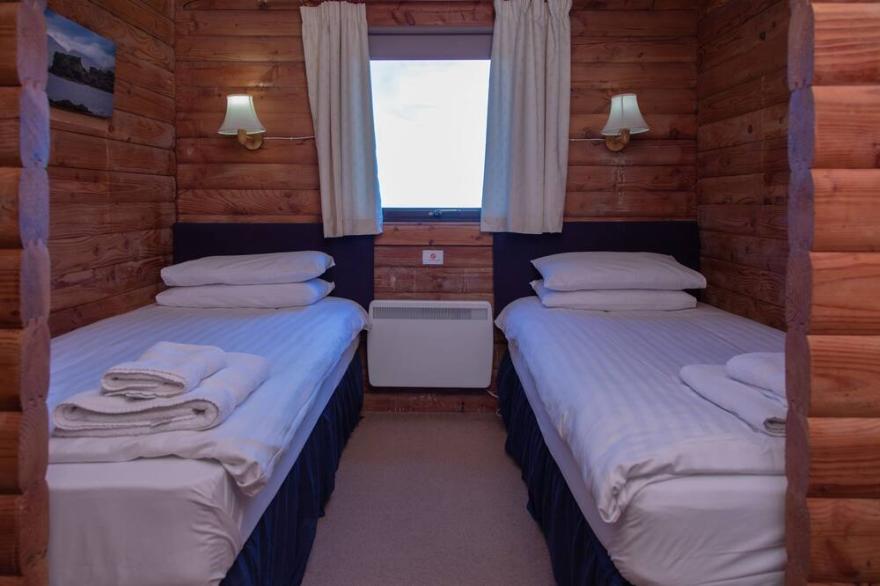 Glengarry Lodge  -  a cabin that sleeps 5 guests  in 3 bedrooms