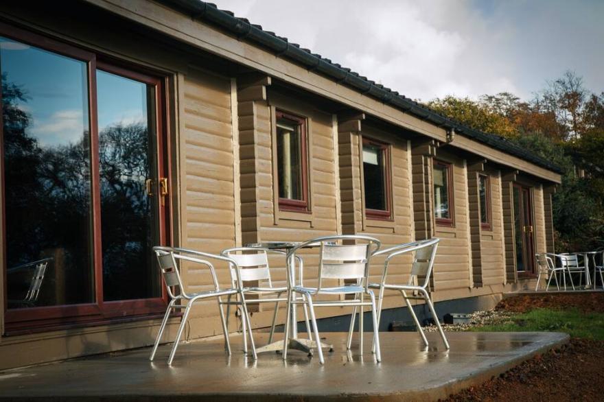Glengarry Lodge  -  a cabin that sleeps 5 guests  in 3 bedrooms