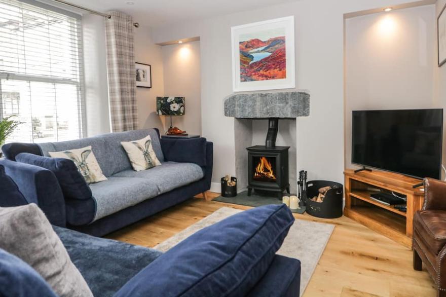 HUGILL COTTAGE, pet friendly, with open fire in Staveley