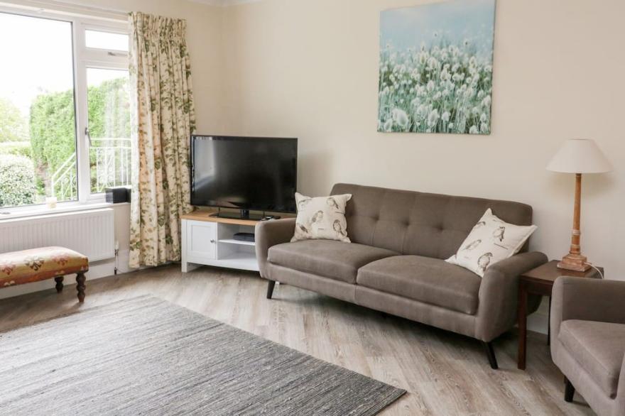 7 OLD RECTORY GARDENS, pet friendly, with a garden in Thurlestone