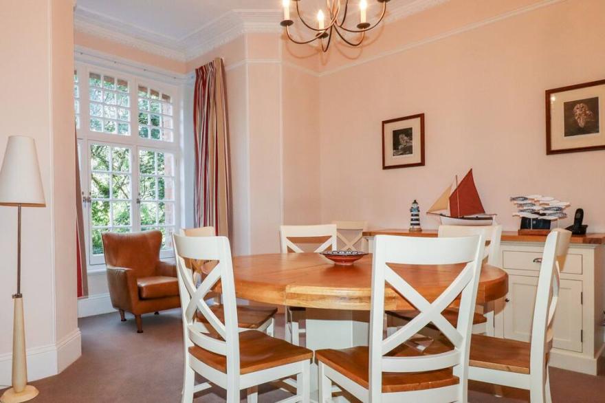 LEWARNE, pet friendly, character holiday cottage in Boscastle