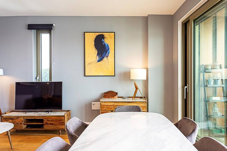 Stunning Surrey Quays Flat