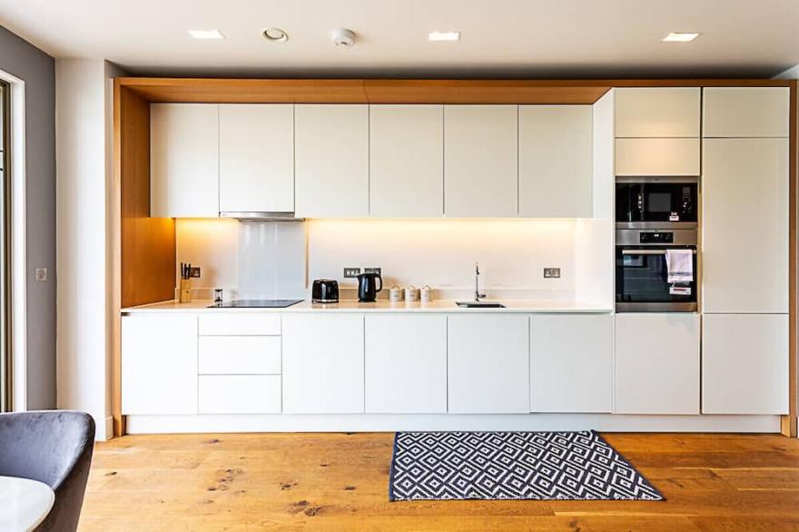 Stunning Surrey Quays Flat