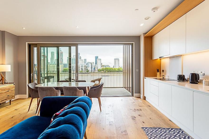 Stunning Surrey Quays Flat