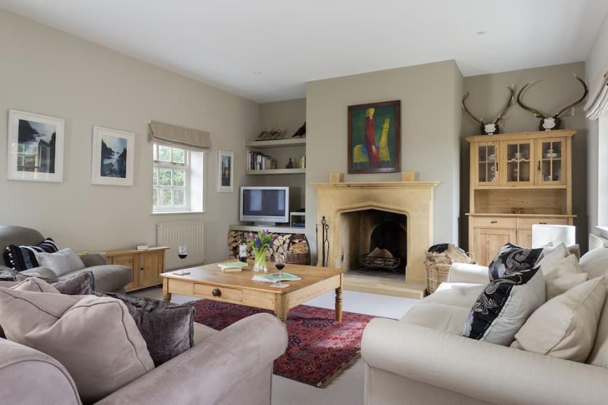 Claytons Cottage is a very comfortable and well-appointed Cotswold stone cottage