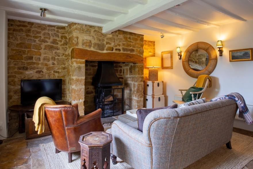 Thatch on the Green - Beautiful cottage near Soho Farmhouse. Pet friendly.