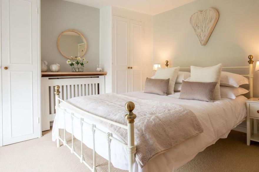 High Pump Cottage - sleeps 4 guests  in 2 bedrooms