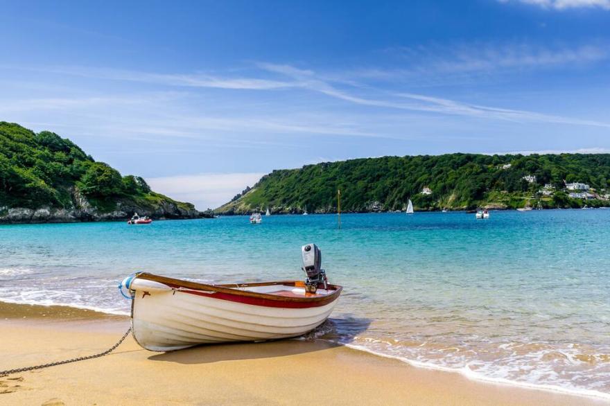 22 THE SALCOMBE, family friendly, with pool in Salcombe