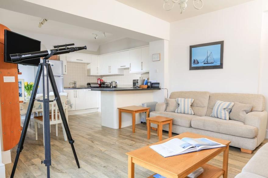 22 THE SALCOMBE, family friendly, with pool in Salcombe