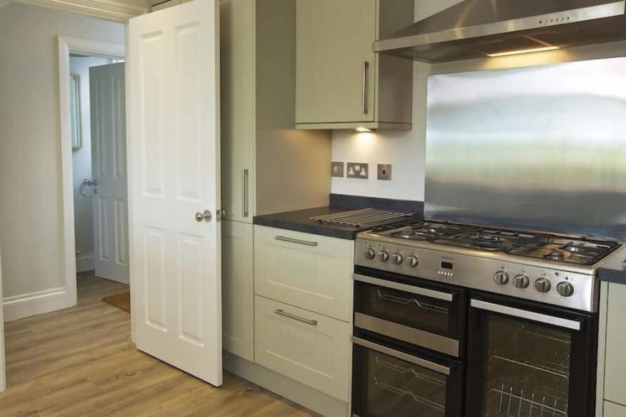SUNDOWNERS, pet friendly, luxury holiday cottage in Salcombe