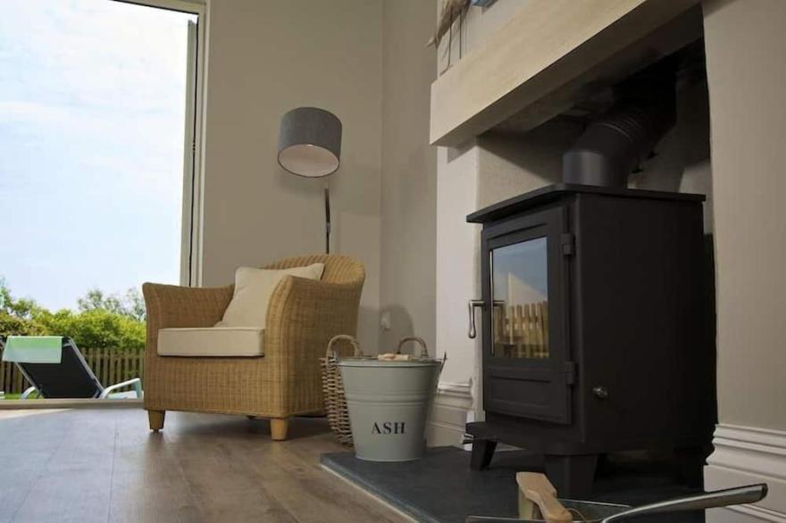 SUNDOWNERS, pet friendly, luxury holiday cottage in Salcombe