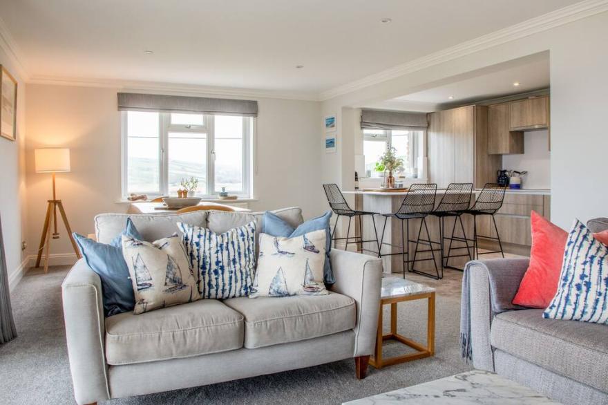 10 THURLESTONE ROCK, family friendly, with pool in Thurlestone
