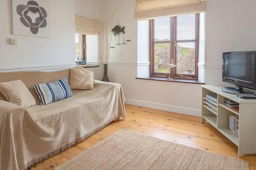 2 ARMADA HOUSE, pet friendly, country holiday cottage in Hope Cove