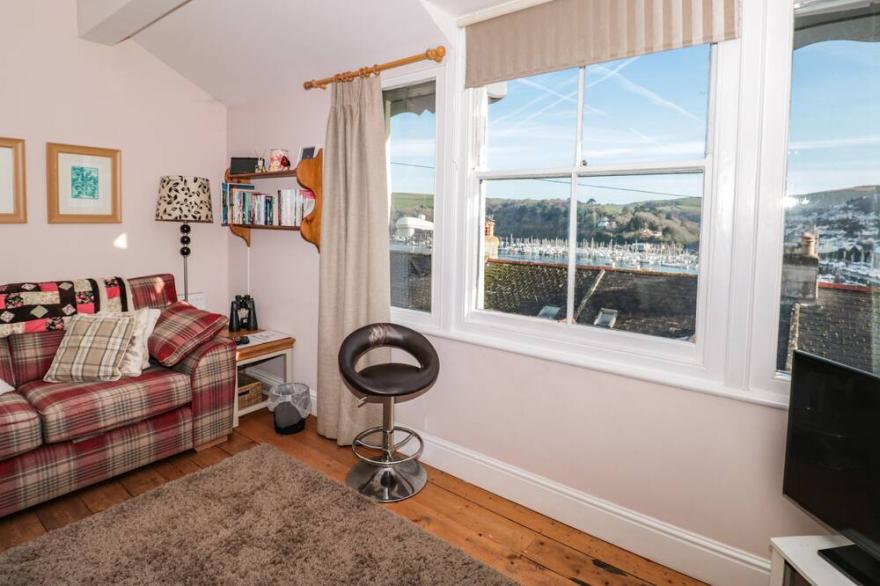 HARBOUR HEIGHTS, pet friendly, country holiday cottage in Dartmouth