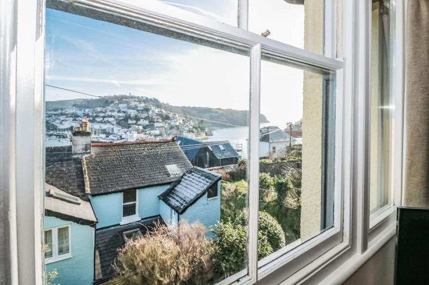 HARBOUR HEIGHTS, pet friendly, country holiday cottage in Dartmouth