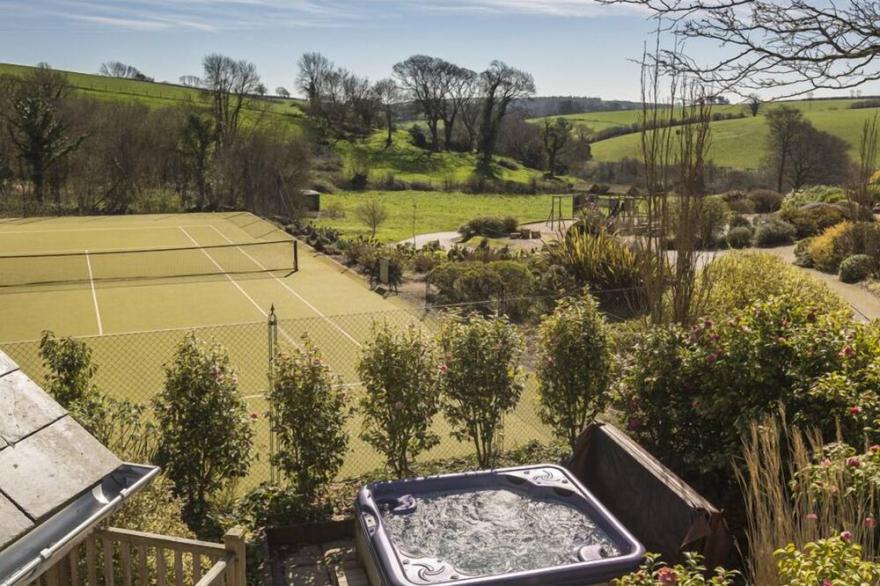 COURT LODGE, HILLFIELD VILLAGE, family friendly in Dartmouth