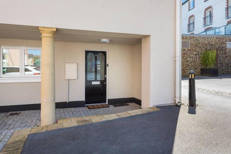 4 DART MARINA, family friendly, with a garden in Dartmouth