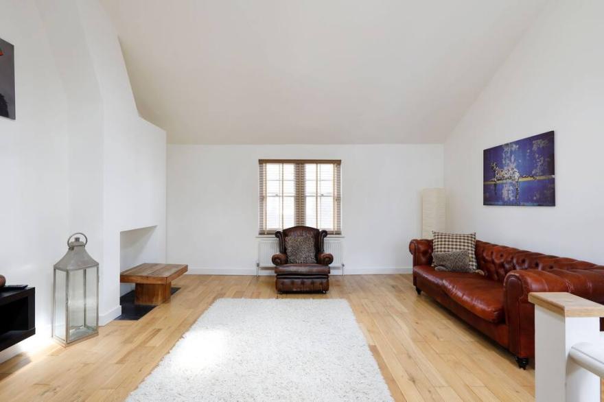 ** LOVELY MEWS HOUSE WITH PARKING BY THE BEACH KEMP TOWN **