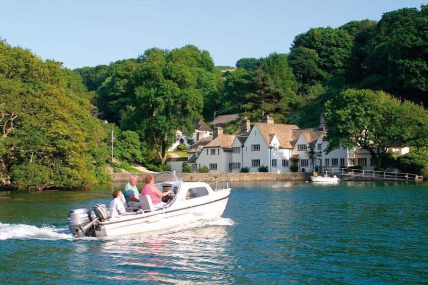 QUAYSIDE, family friendly, luxury holiday cottage in Salcombe