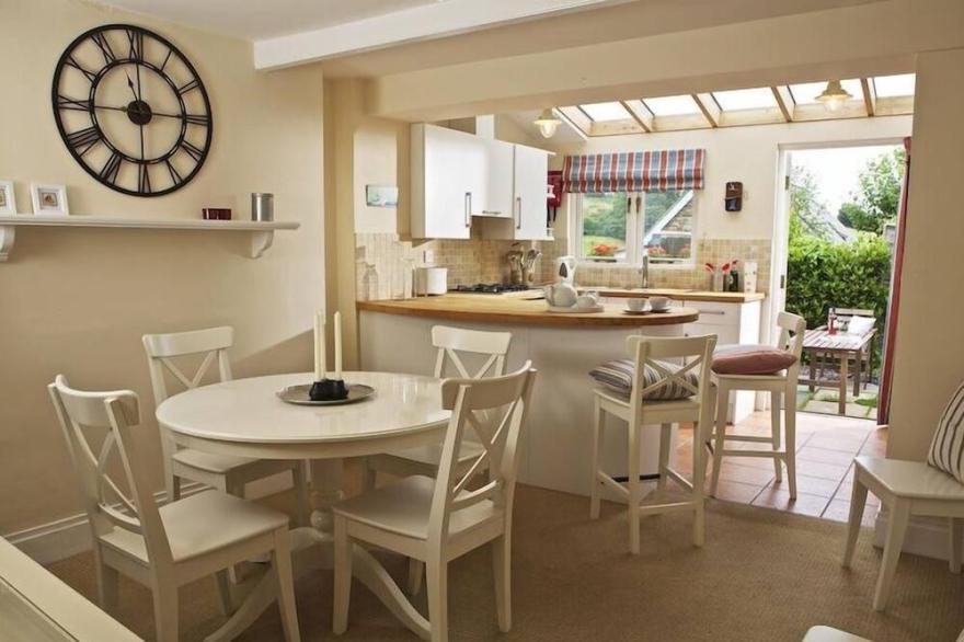 ST LEONARDS, family friendly, country holiday cottage in Salcombe