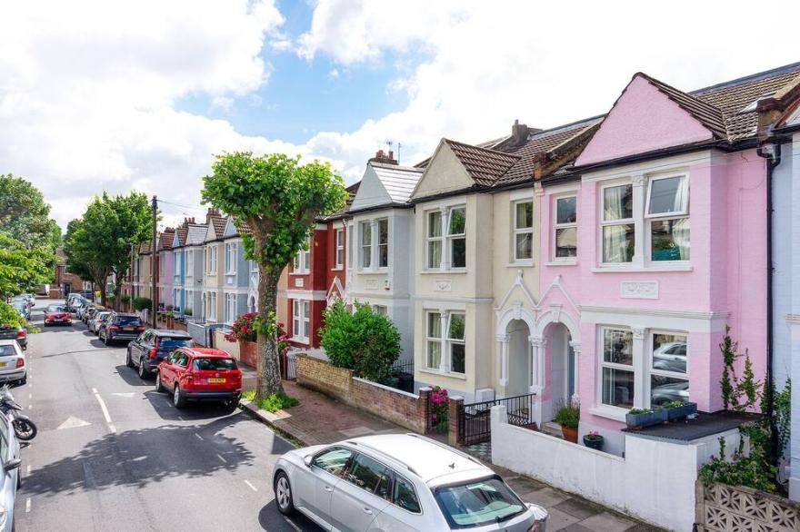 Bright by Wimbledon Park, by Veeve