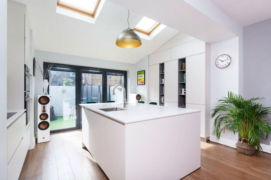 Bright by Wimbledon Park, by Veeve