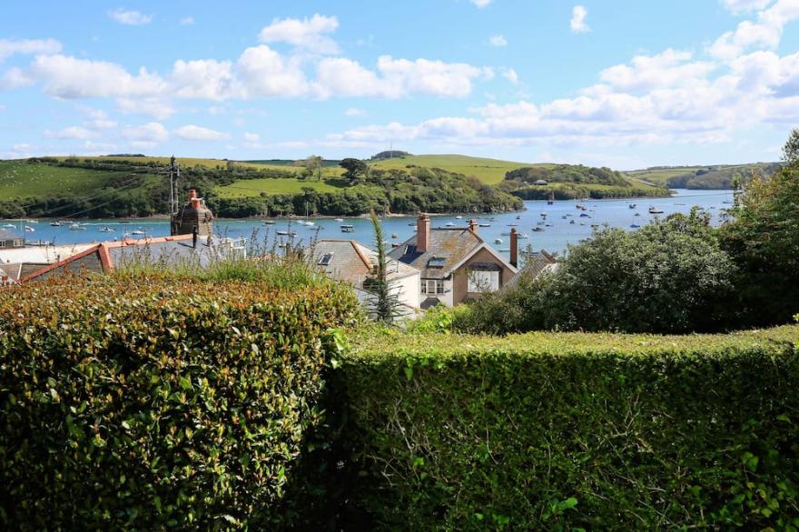 AUNE COTTAGE, family friendly, with a garden in Salcombe