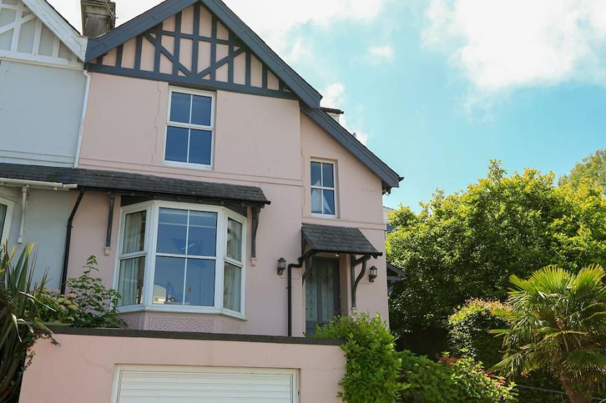 WEDGWOOD, pet friendly, with open fire in Salcombe