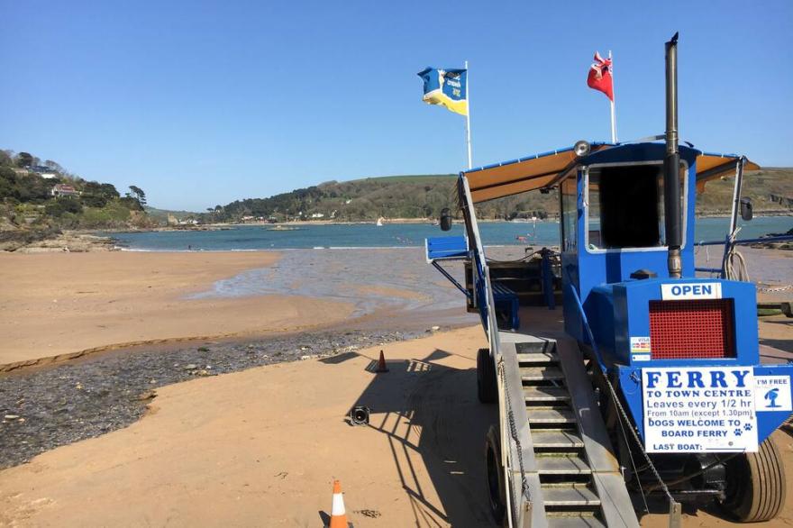 6 GRAFTON TOWERS, family friendly in Salcombe