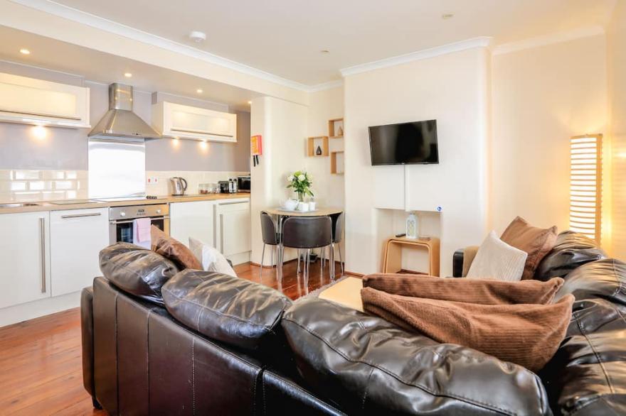 THE RETREAT, pet friendly, country holiday cottage in Dartmouth