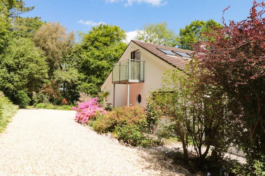 TREETOPS, pet friendly, country holiday cottage in Salcombe