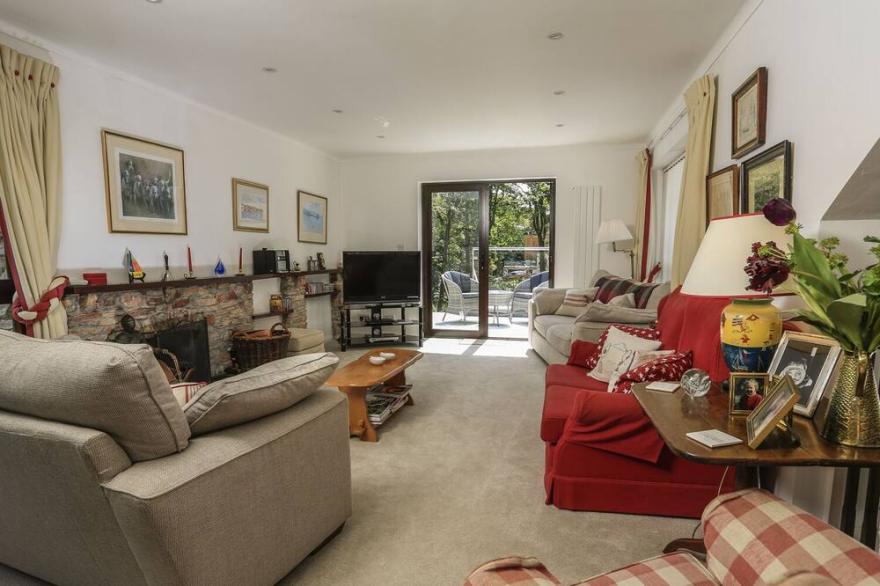 TREETOPS, pet friendly, country holiday cottage in Salcombe