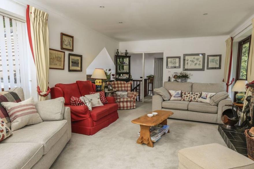 TREETOPS, pet friendly, country holiday cottage in Salcombe