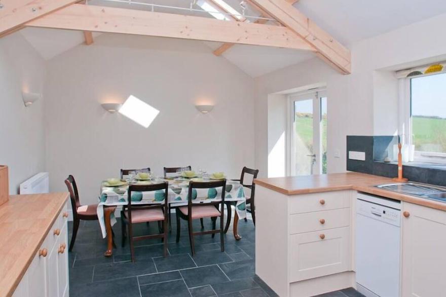 HAZEL COTTAGE, pet friendly, with a garden in Malborough
