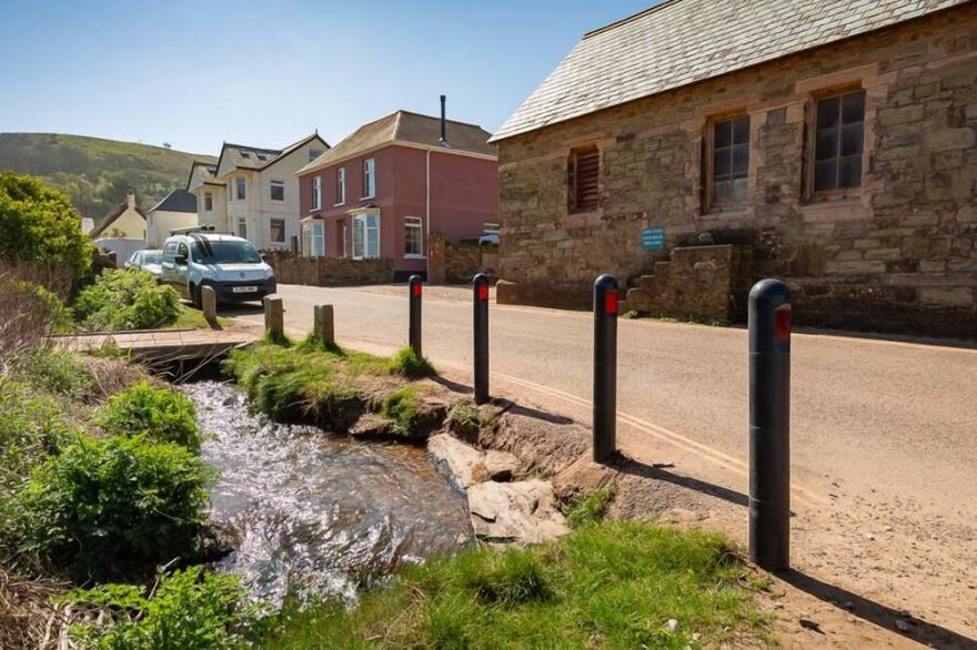 MAY COTTAGE, pet friendly, country holiday cottage in Hope Cove
